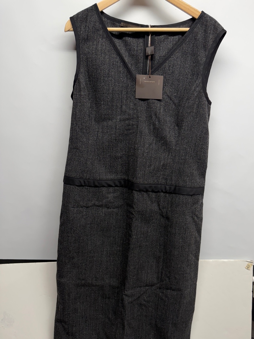 Sleeveless Narcisco Rodriguez V-Neck Sheath Dress wool size 48